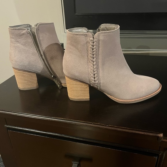 Blondo waterproof beige bootie - Picture 2 of 4